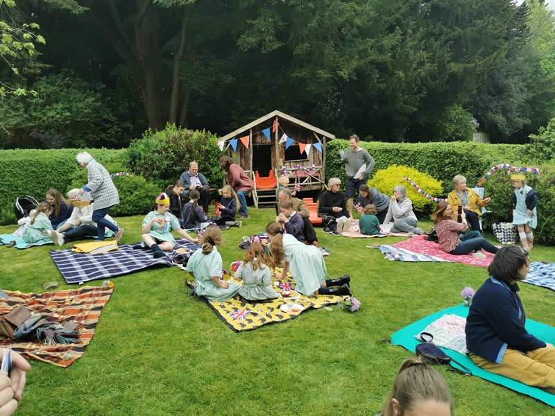picnic in the gardens